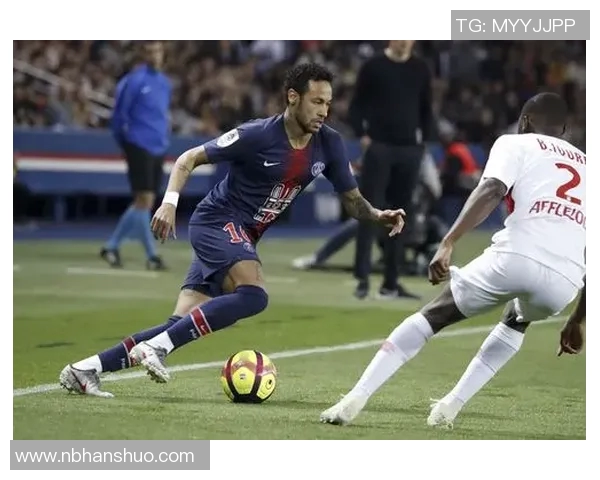 内马尔加盟法甲巴黎圣日耳曼，创下历史转会纪录，球迷狂欢不已