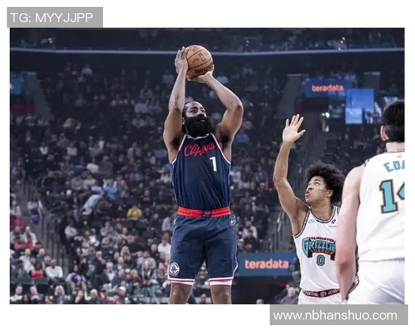 莱昂纳德重返赛场,率快船大胜灰熊