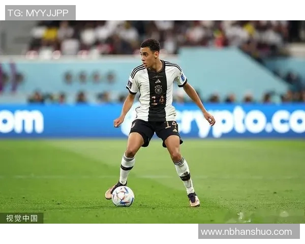 京多安的传奇之路：从青涩小将到世界足球巨星的蜕变与荣耀